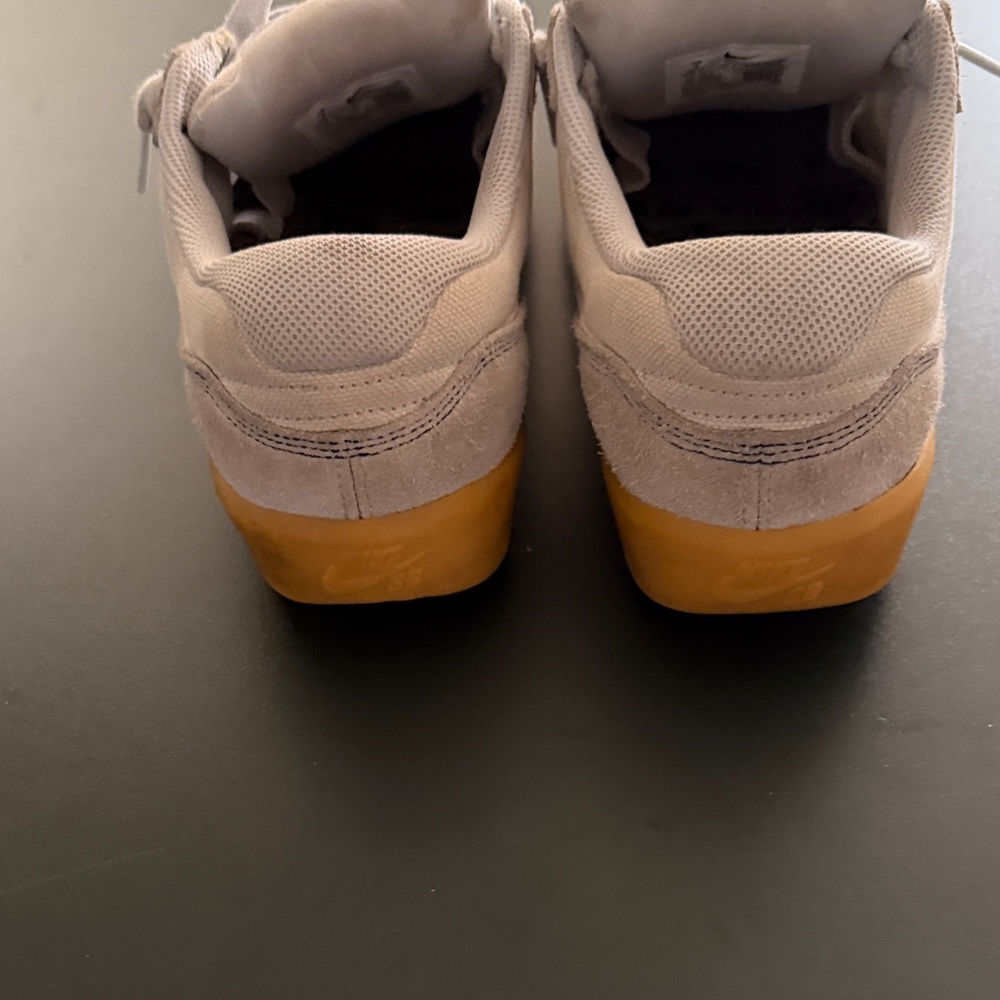 Nike Men's Light Gray Sneakers with Gum Sole - Picture 6 of 7